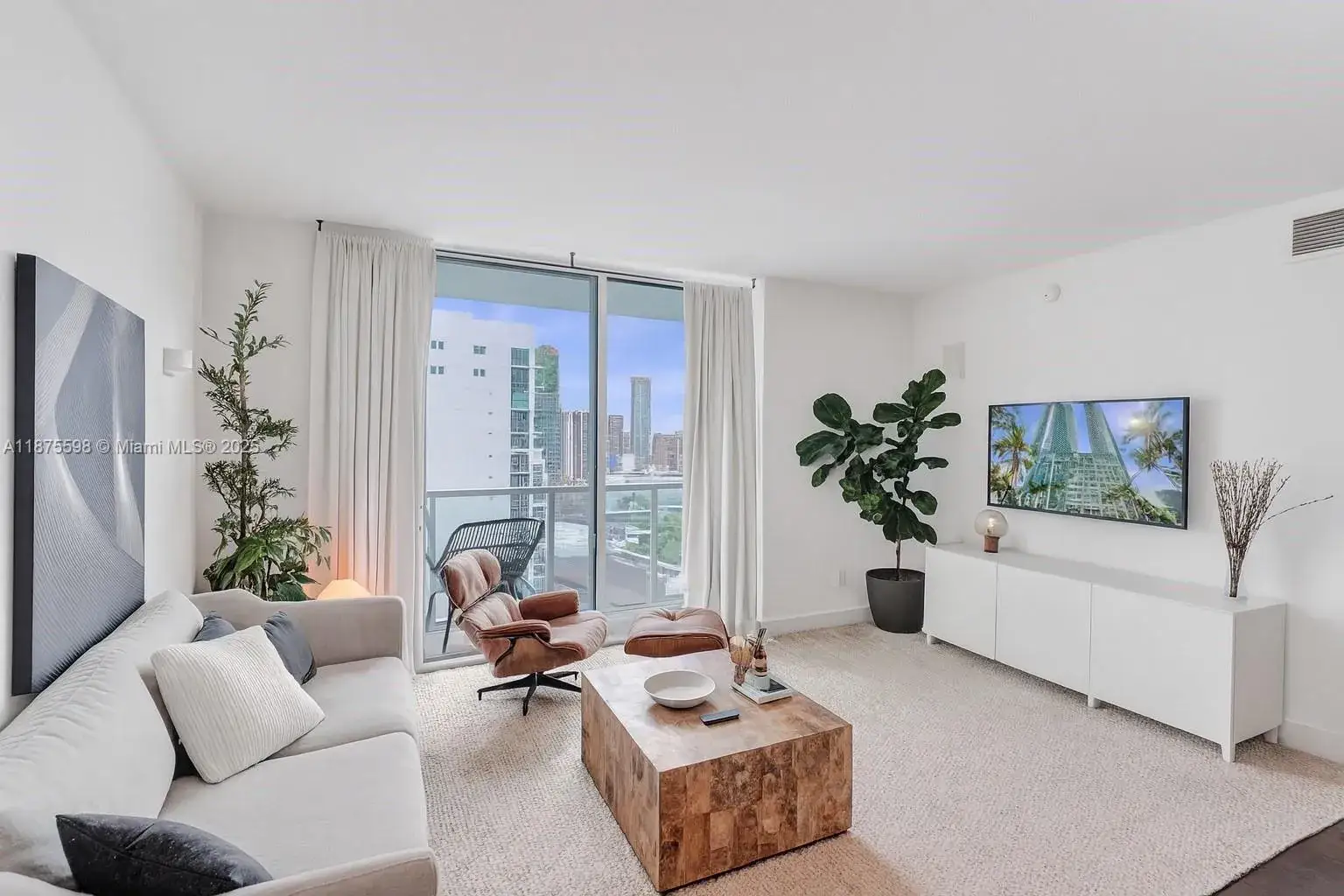 1 bedroom 1 bath Residential for sale at 1900 N Bayshore Dr # 3207, Miami FL 33132