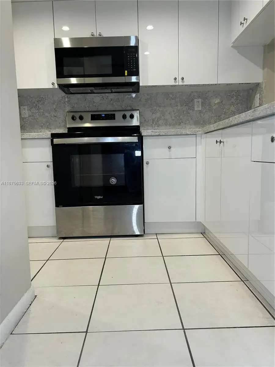 2 bedroom 2 bath Residential Lease for rent at 10255 NW 9th st cir # 7, Miami FL 33172