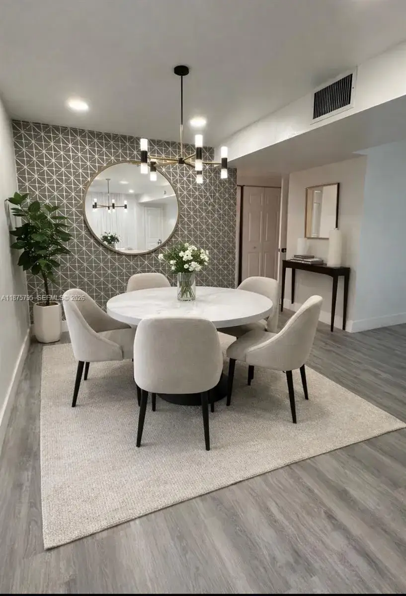 2 bedroom 2 bath Residential for sale at 7100 NW 17 # 111, Plantation FL 33313