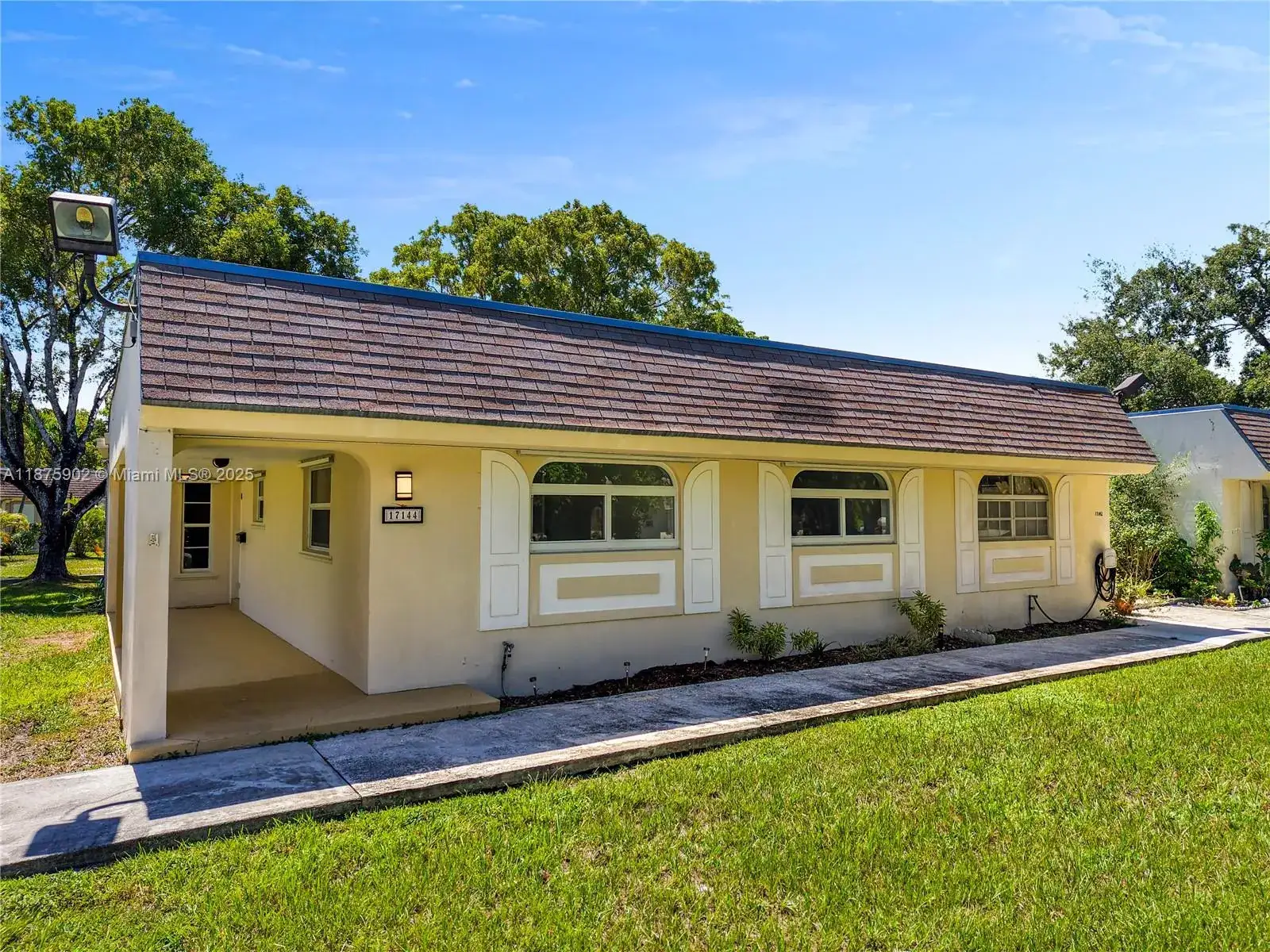 2 bedroom 2 bath Residential for sale at 17144 SW 112th Ct, Miami FL 33157