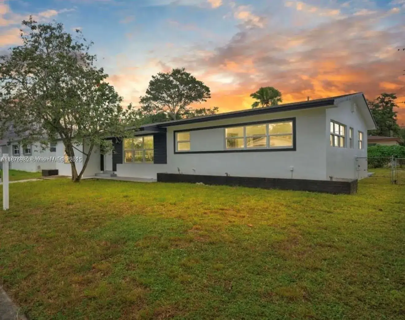 3 bedroom 2 bath Residential for sale at 17815 NE 7th Ct, Miami FL 33162