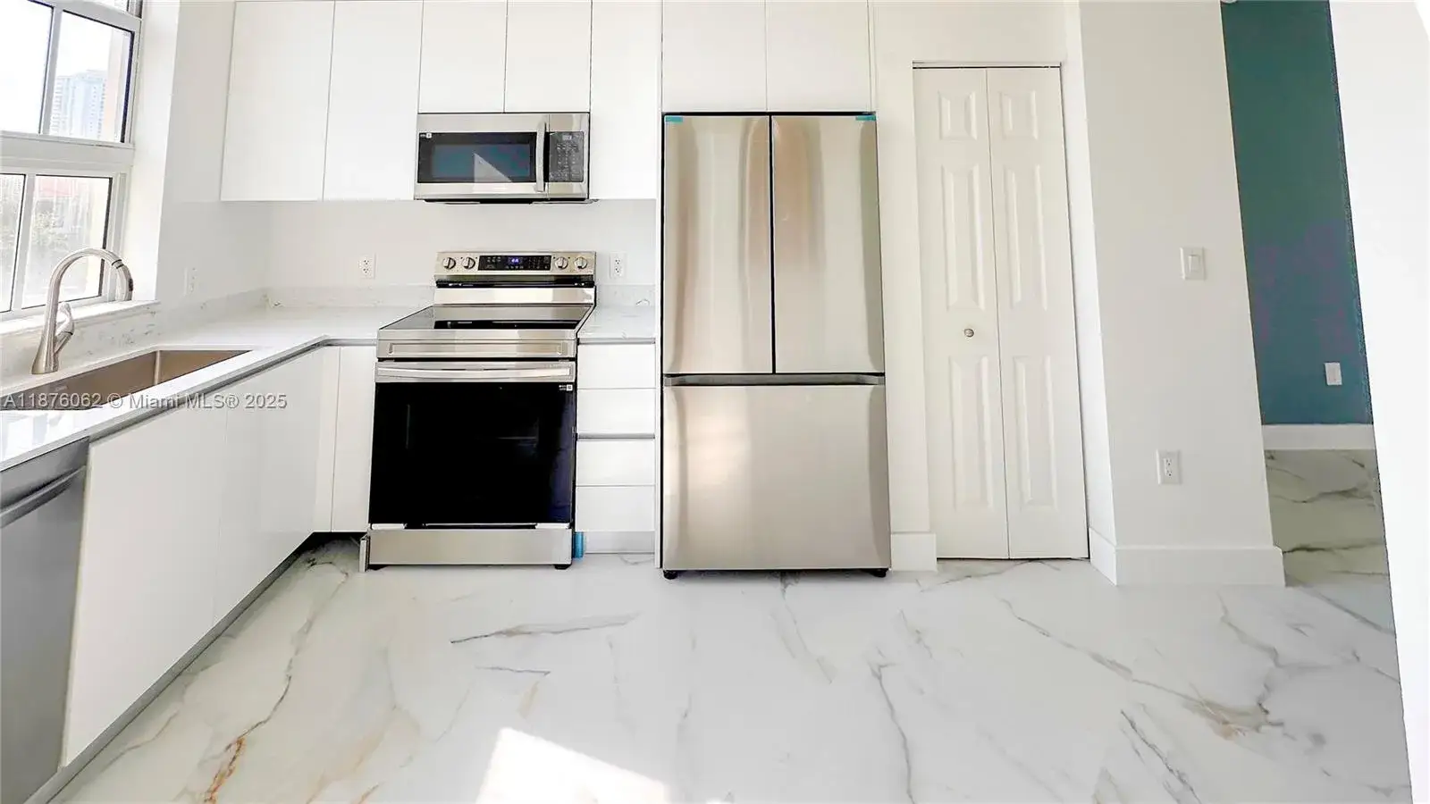 3 bedroom 2 bath Residential for sale at 3001 NE 185th St # 317, Aventura FL 33180