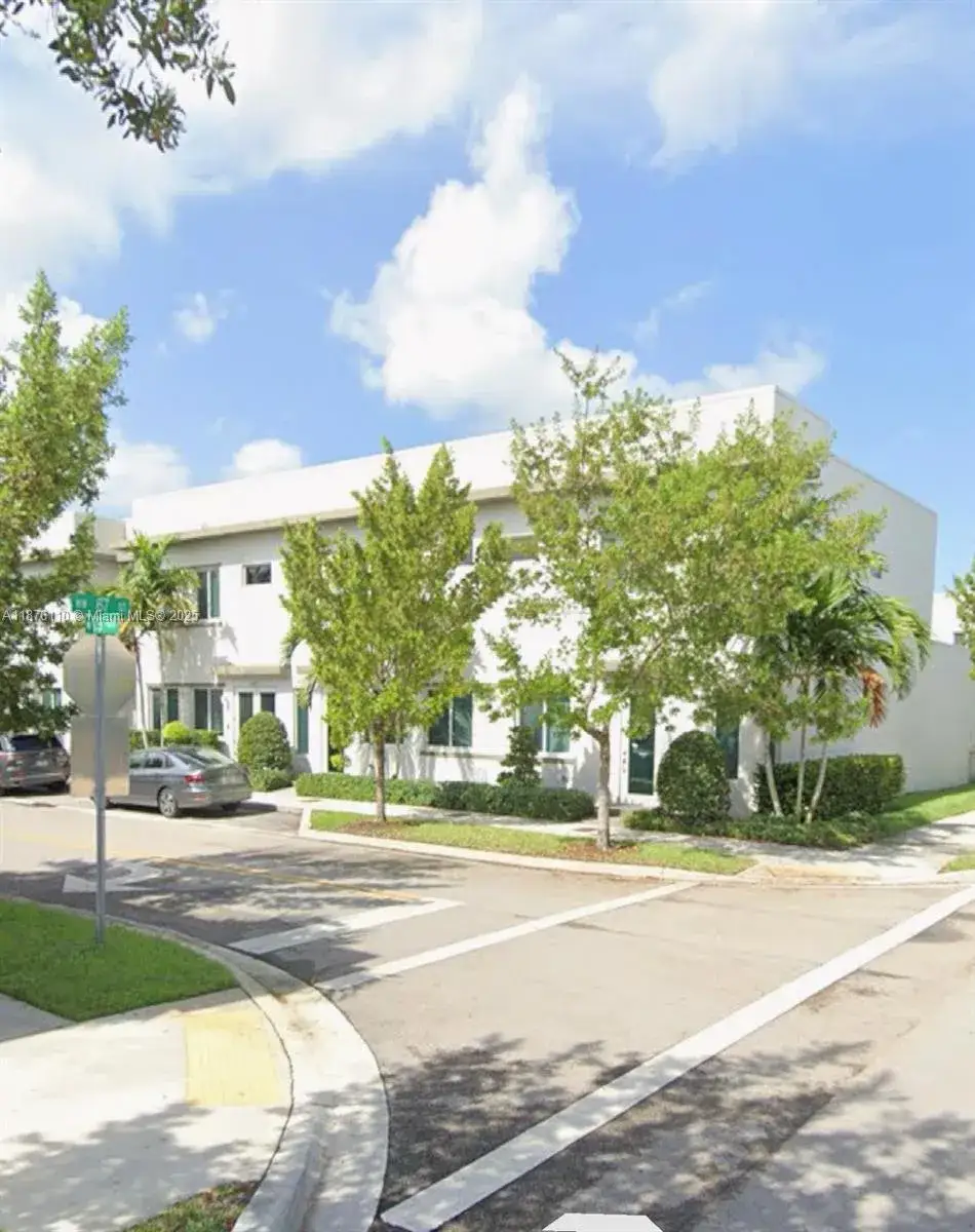 3 bedroom 2 bath Residential for sale at 6670 NW 103rd Path # 1, Doral FL 33178
