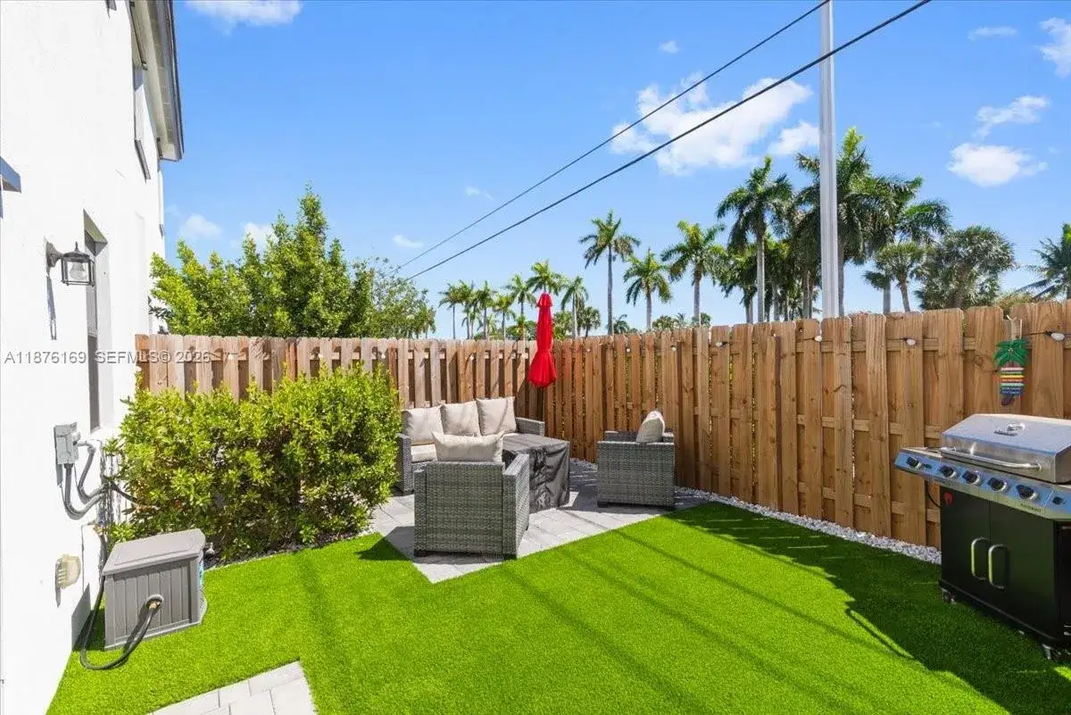 3 bedroom 2 bath Residential for sale at 13378 SW 287th Ter, Homestead FL 33033