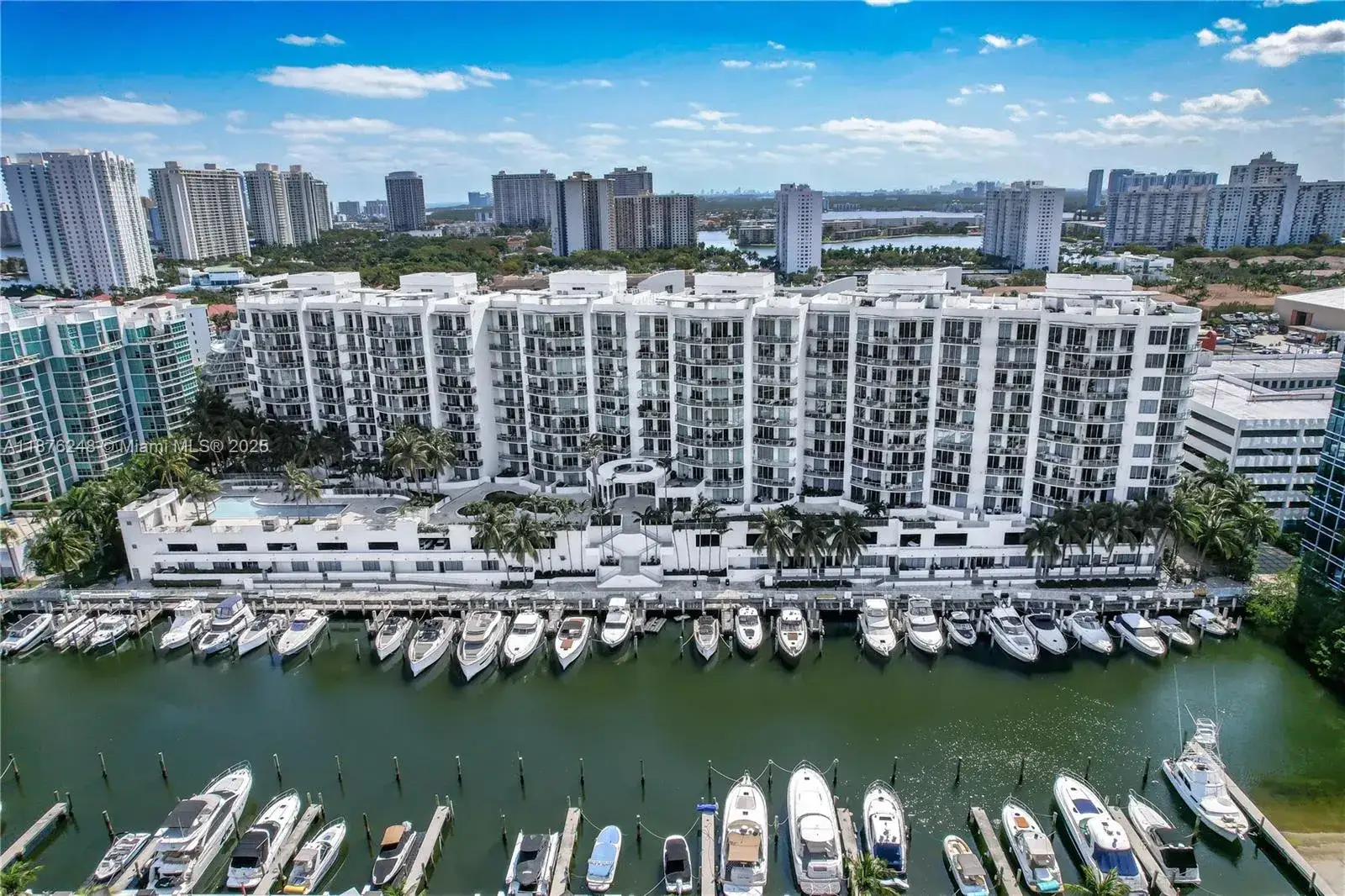 3 bedroom 3 bath Residential for sale at 3029 NE 188th St # 625, Aventura FL 33180