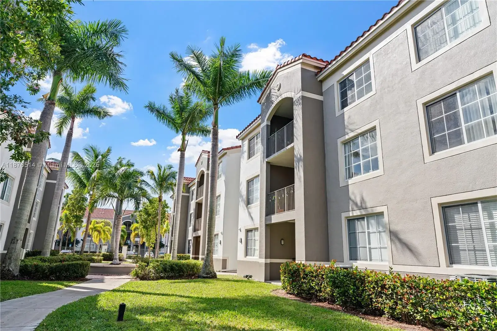 3 bedroom 2 bath Residential for sale at 6851 SW 44th St # 210, Miami FL 33155