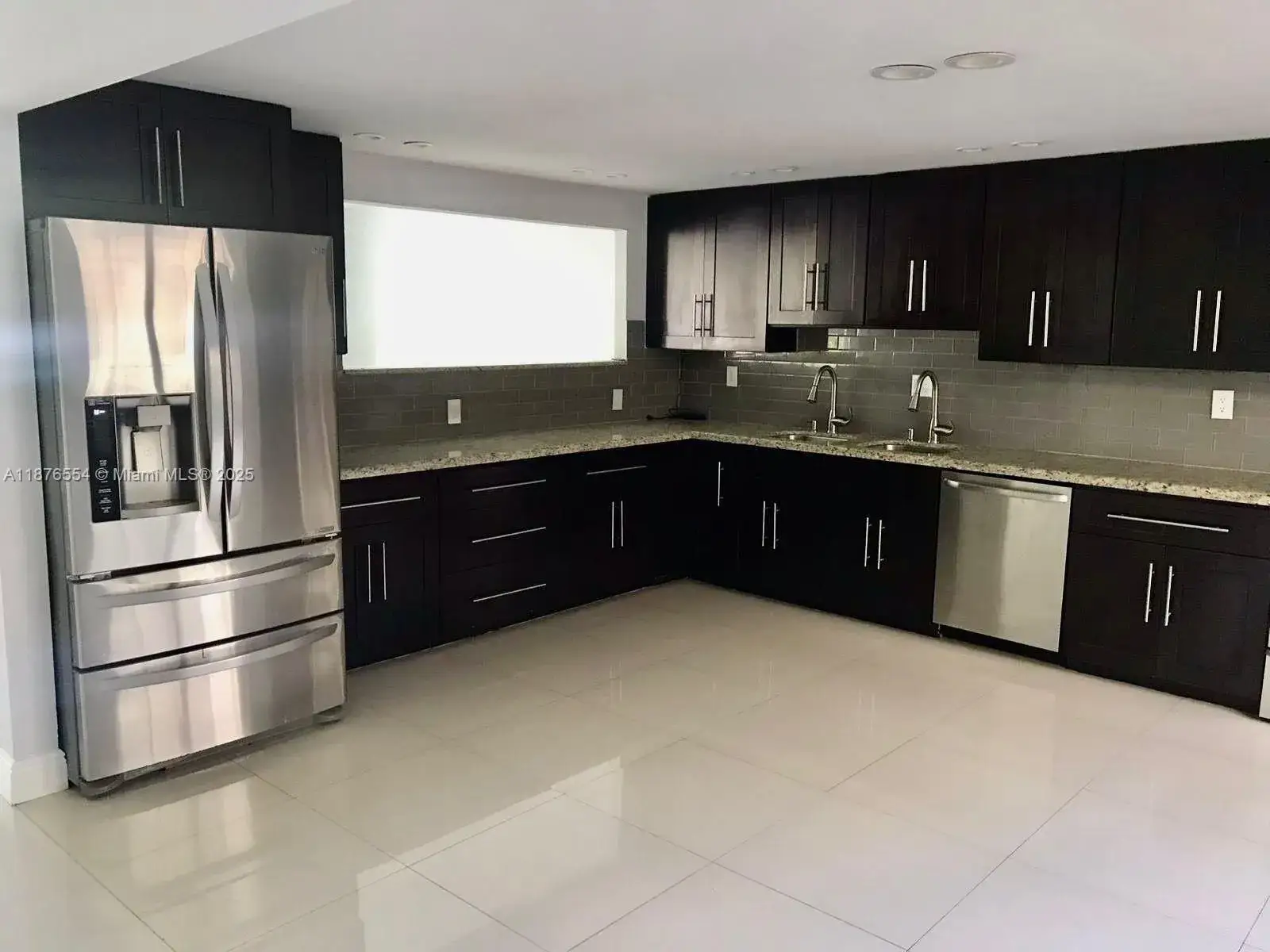 3 bedroom 2 bath Residential Lease for rent at 20381 NE 30th Ave # 7, Aventura FL 33180