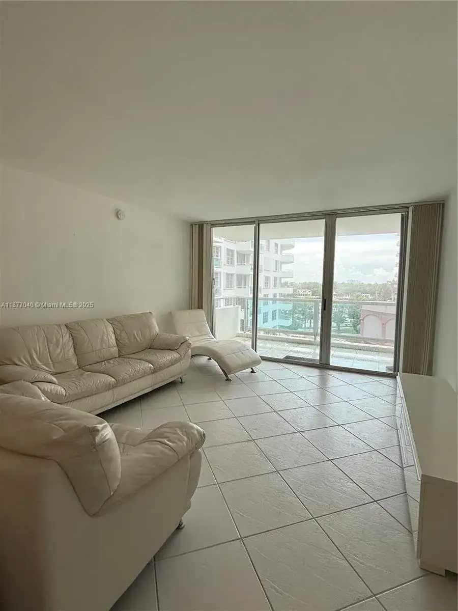 2 bedroom 2 bath Residential for sale at 5161 Collins Ave # 511, Miami Beach FL 33140