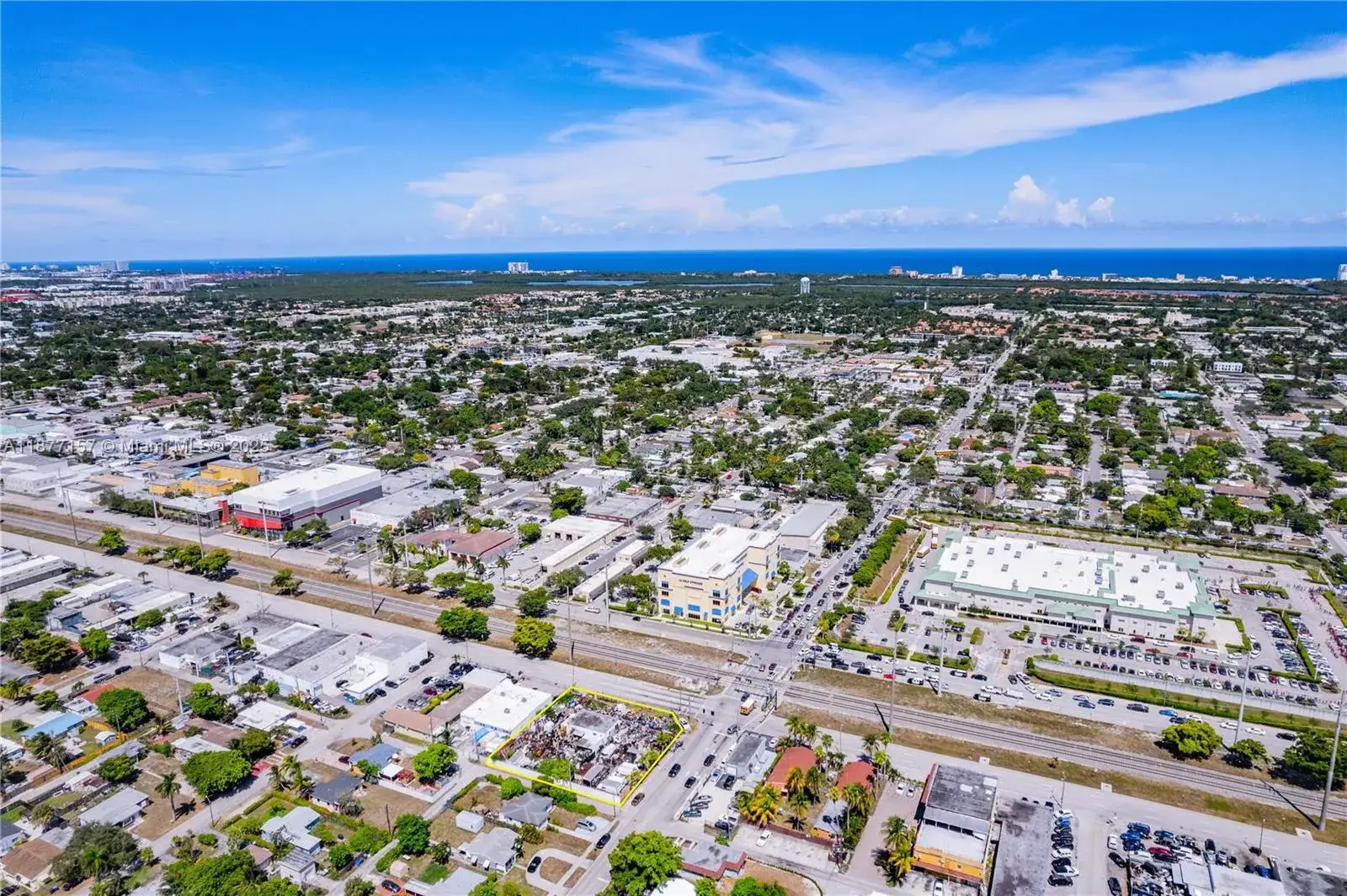 Commercial Sale for sale at 1708 N Dixie Hwy, Hollywood FL 33020