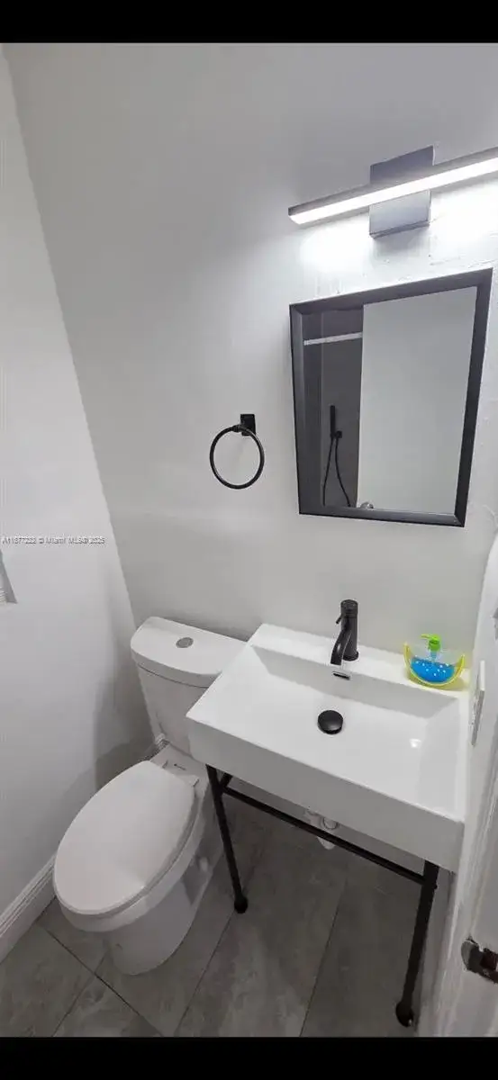1 bedroom 1 bath Residential Lease for rent at 855 NW 3rd Ter # 6, Dania Beach FL 33004
