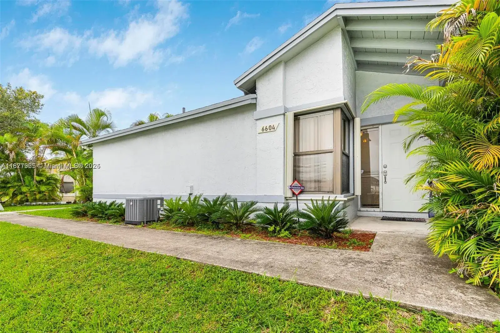 2 bedroom 1 bath Residential for sale at 6604 SW 152nd Pl # 04, Miami FL 33193