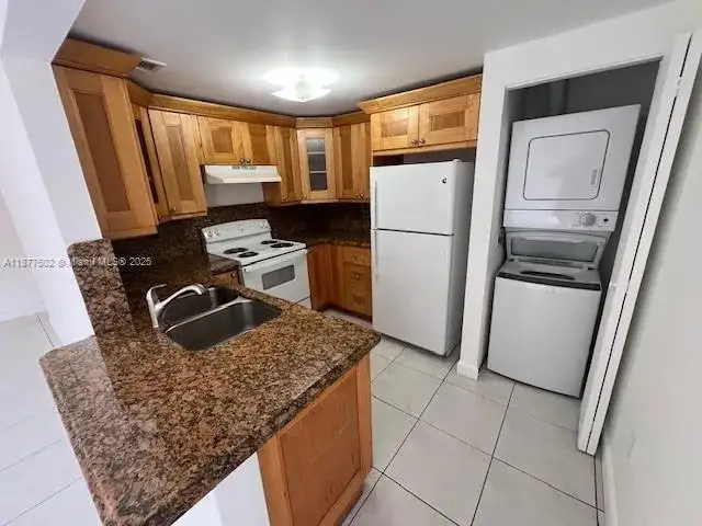 3 bedroom 2 bath Residential Lease for rent at 10303 NW 9th St Cir # 16, Miami FL 33172