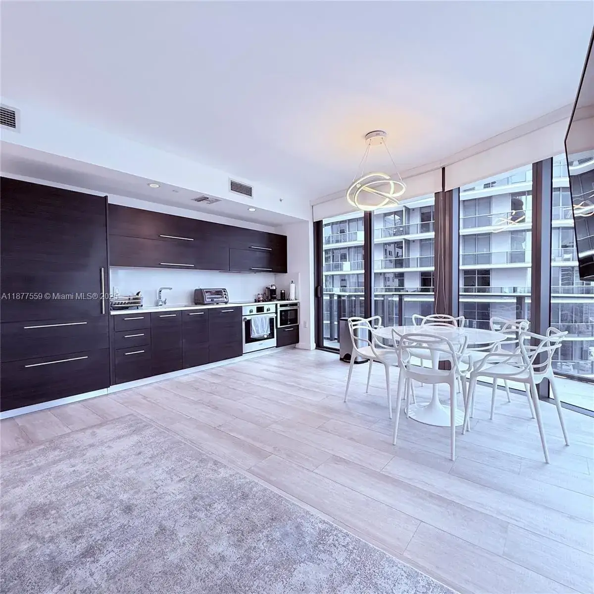 3 bedroom 3 bath Residential Lease for rent at 55 SW 9th St # 4003, Miami FL 33130