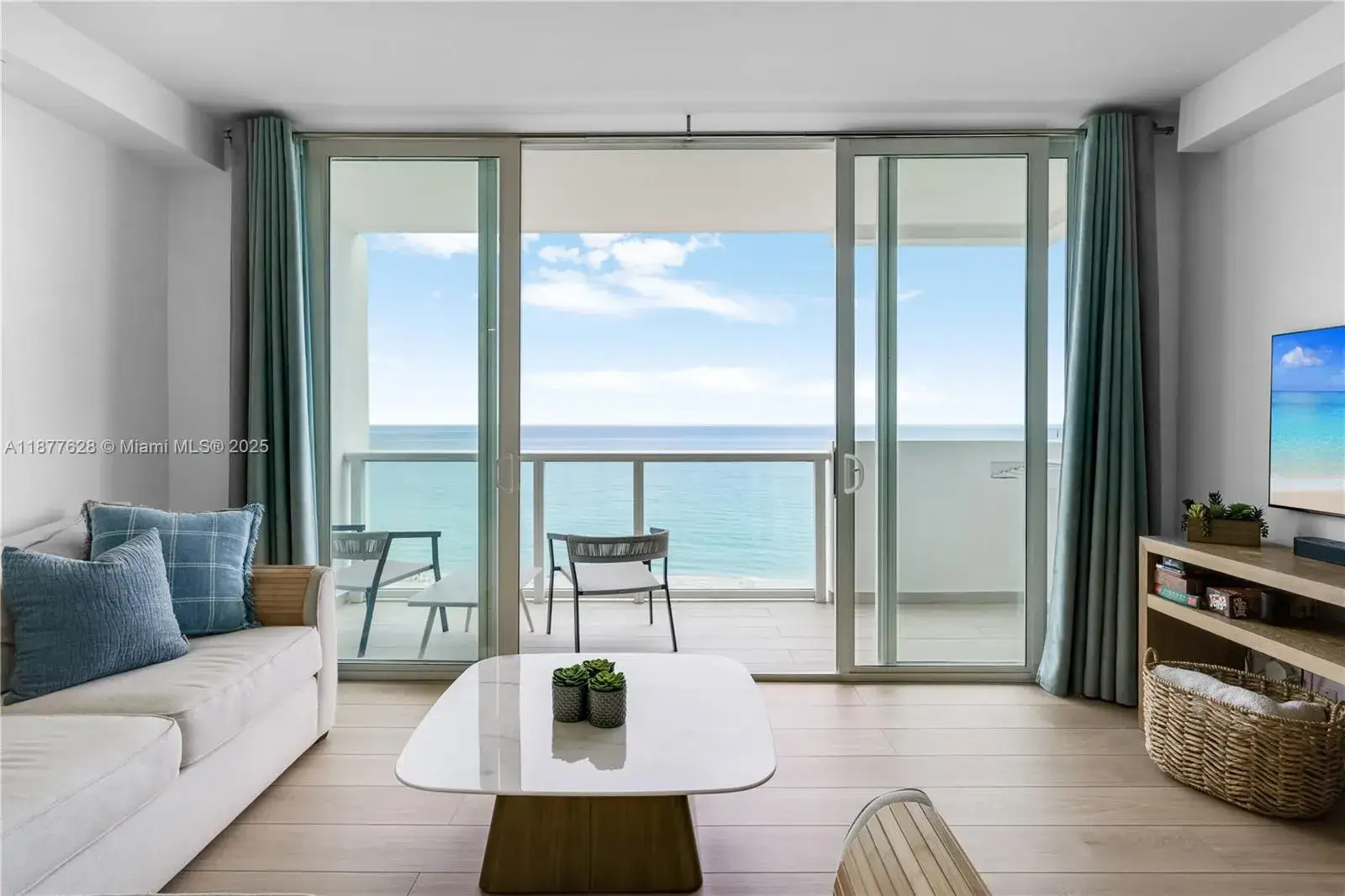 1 bedroom 1 bath Residential for sale at 5601 Collins Ave # 1011, Miami Beach FL 33140
