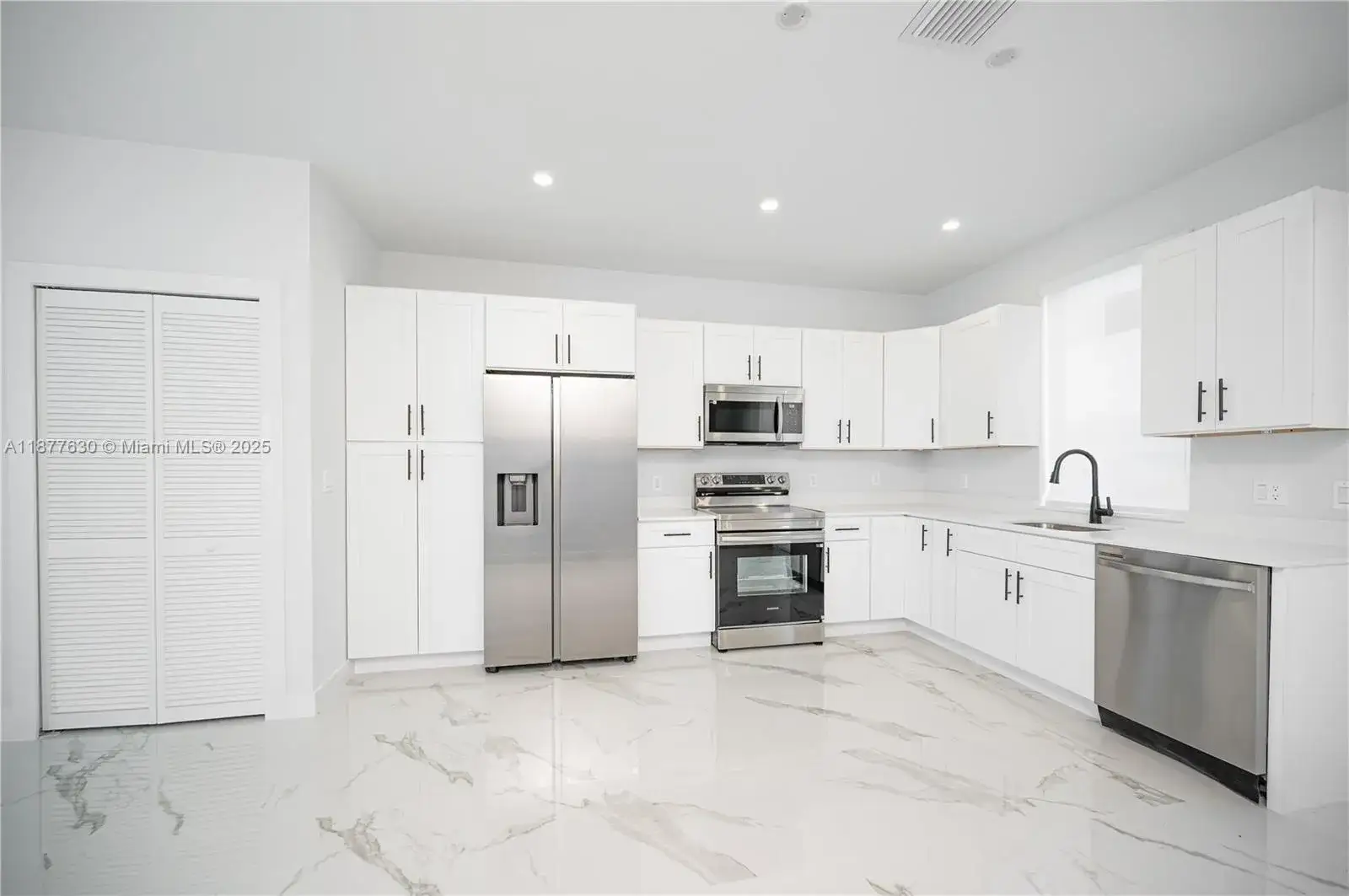 3 bedroom 3 bath Residential for sale at 238NW 2nd St # 5, Florida City FL 33034