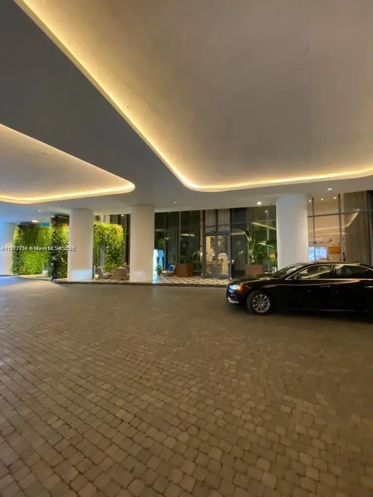 3 bedroom 3 bath Residential for sale at 801 S Miami Ave # 1804, Miami FL 33130