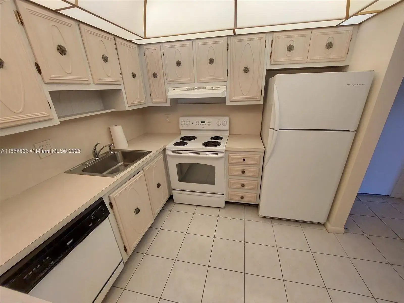 1 bedroom 1 bath Residential for sale at 257 S Cypress Rd # 438, Pompano Beach FL 33060