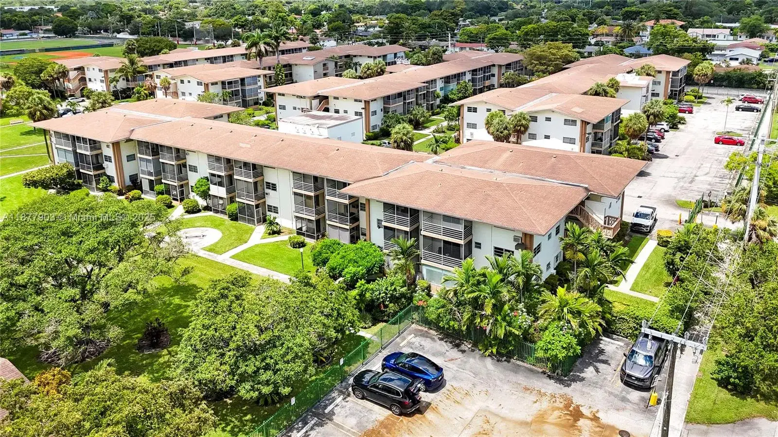 1 bedroom 1 bath Residential for sale at 16900 NE 14th Ave # 204, North Miami Beach FL 33162