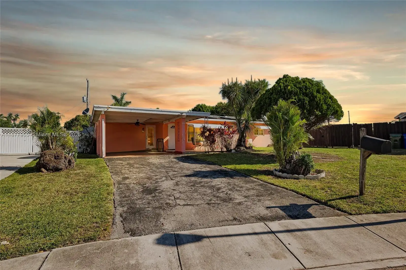 2 bedroom 2 bath Residential for sale at 1412 NW 63rd Ave, Margate FL 33063