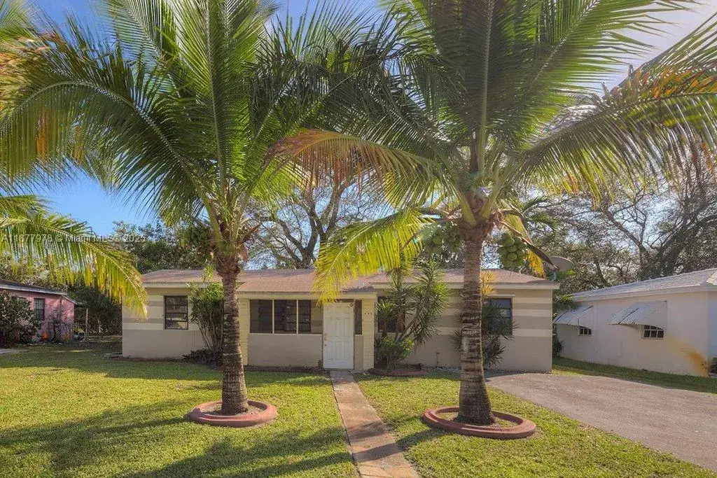 5 bedroom 2 bath Residential Lease for rent at 640 NE 137th St # 640, North Miami FL 33161