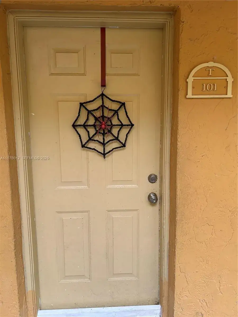 2 bedroom 2 bath Residential for sale at 17901 NW 68th Ave # T101, Hialeah FL 33015