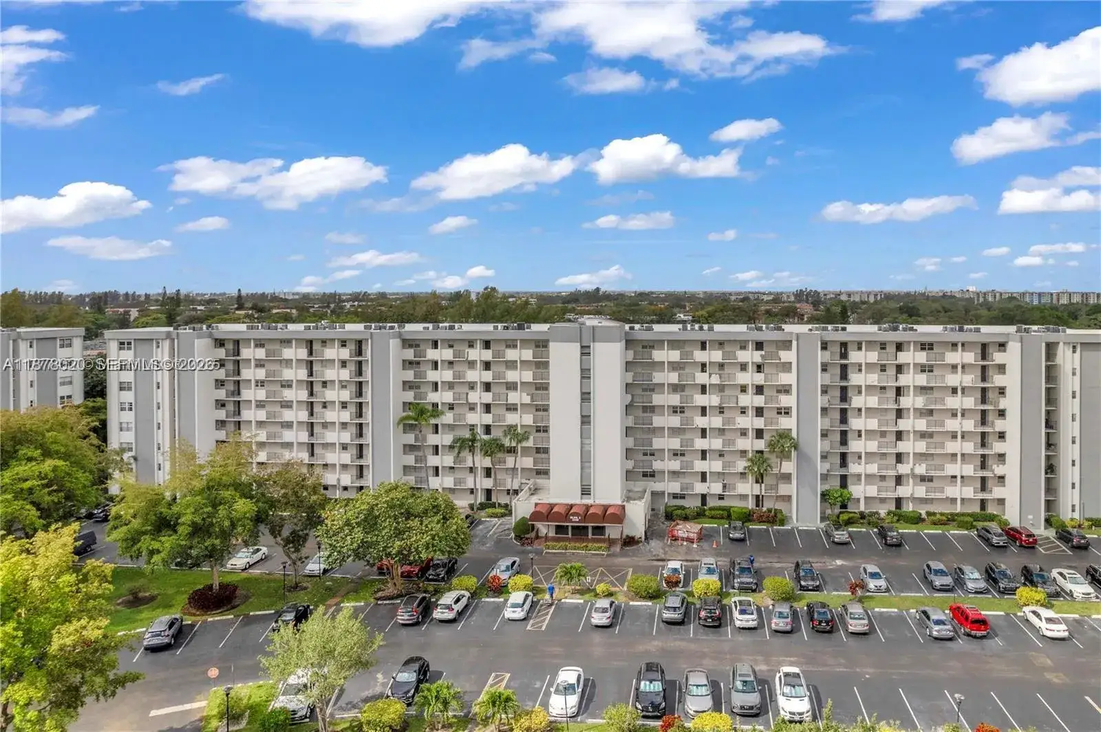 2 bedroom 2 bath Residential for sale at 5900 NW 44th St # 405, Lauderhill FL 33319