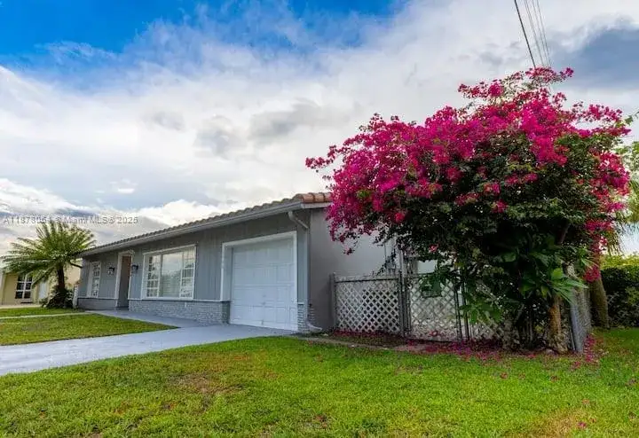 4 bedroom 3 bath Residential for sale at 6466 NW 20th St, Margate FL 33063