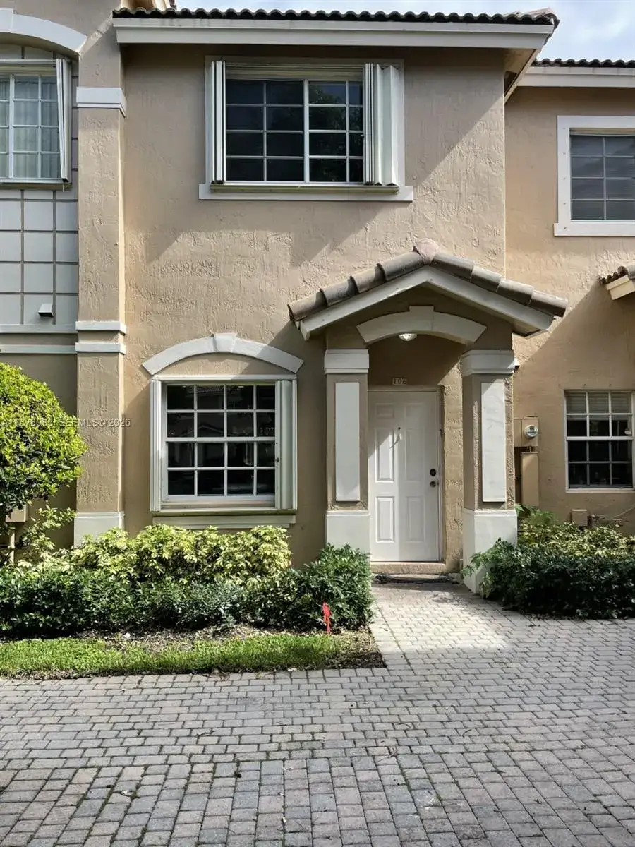 3 bedroom 2 bath Residential for sale at 5725 NW 114th Path # 106, Doral FL 33178