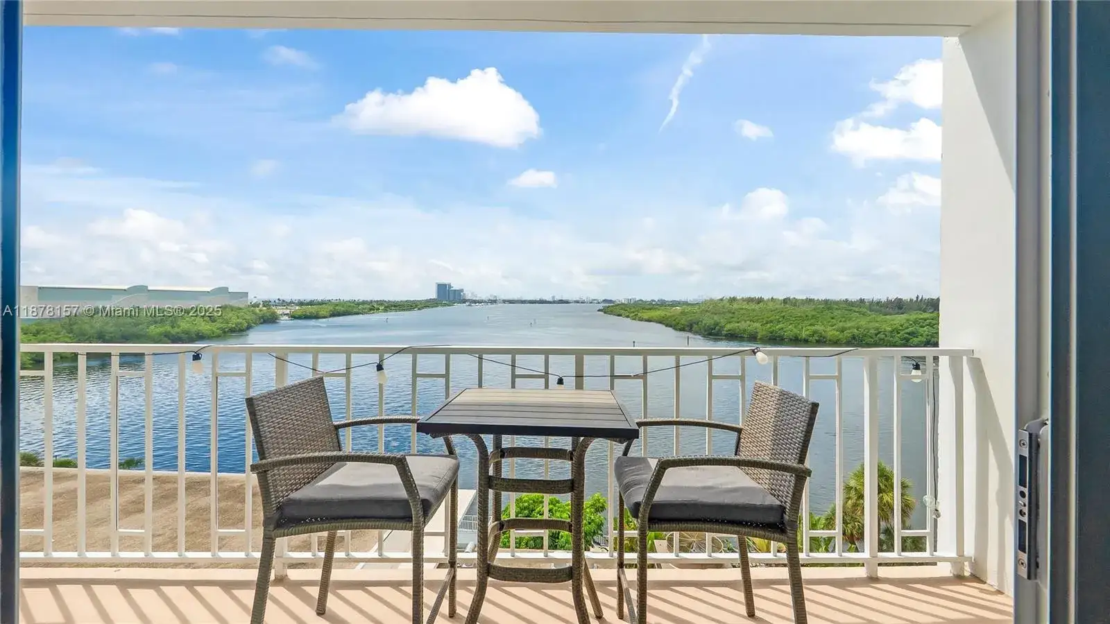 2 bedroom 2 bath Residential for sale at 500 Bayview Dr # 732, Sunny Isles Beach FL 33160