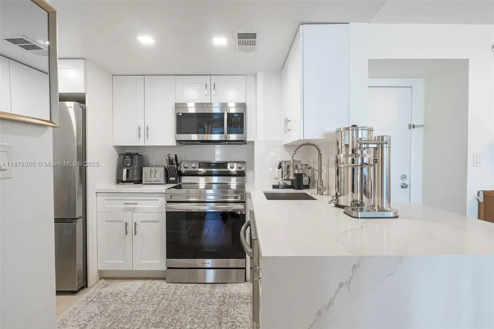 1 bedroom 1 bath Residential for sale at 770 Claughton Island Dr # 609, Miami FL 33131