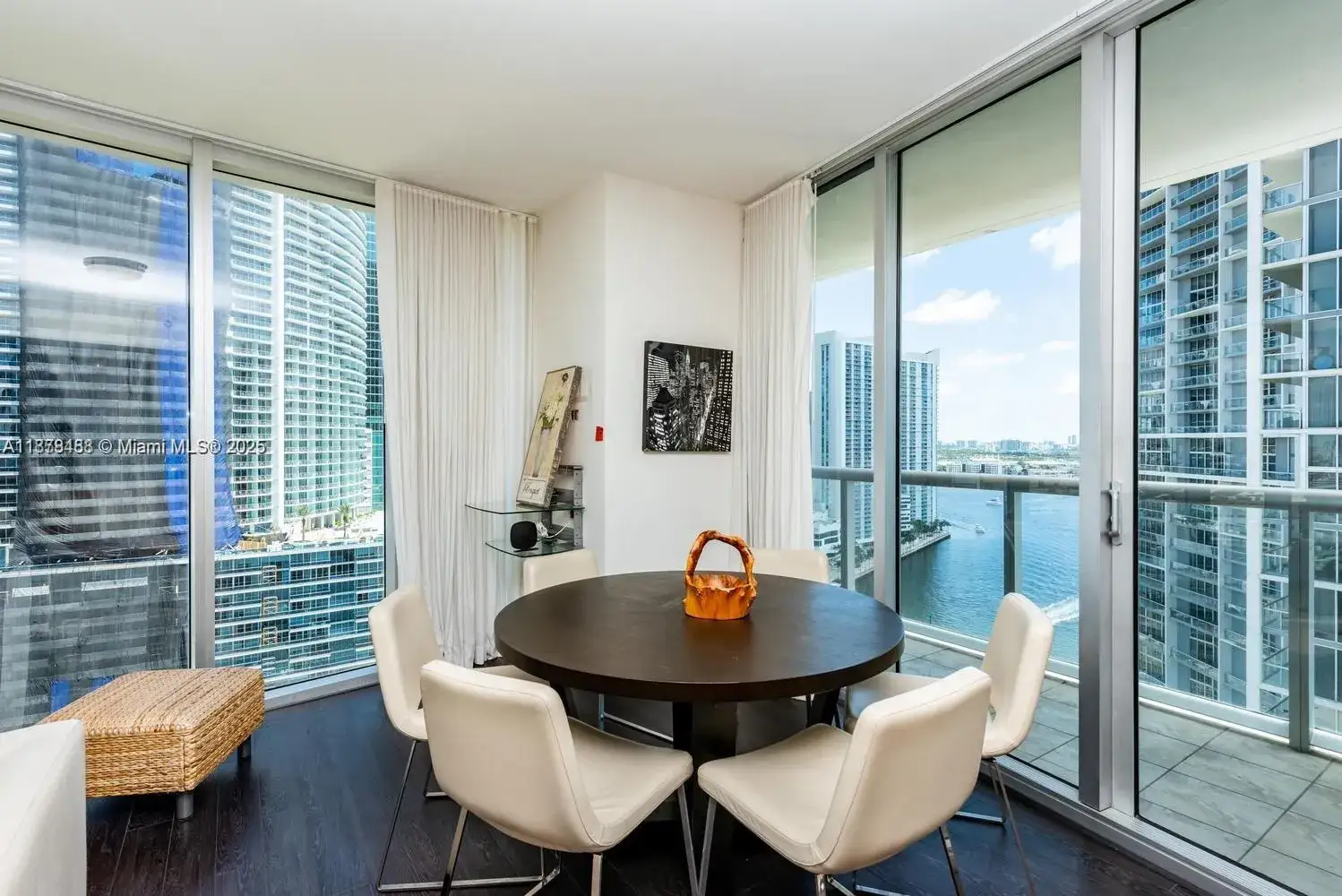 2 bedroom 2 bath Residential Lease for rent at 485 Brickell Ave # 2302, Miami FL 33131