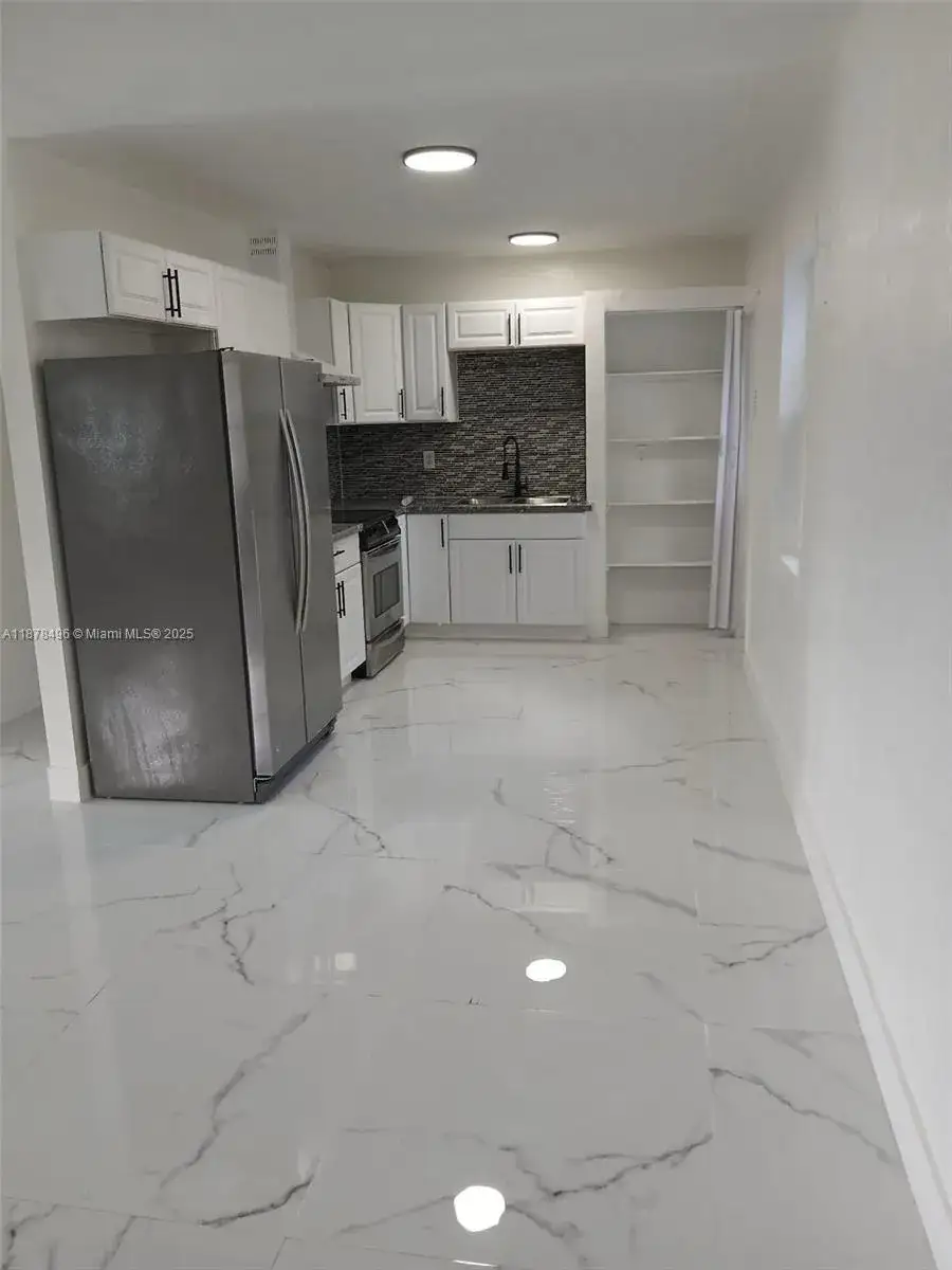 6 bedroom 3 bath Residential for sale at 560 NW 188th St, Miami Gardens FL 33169