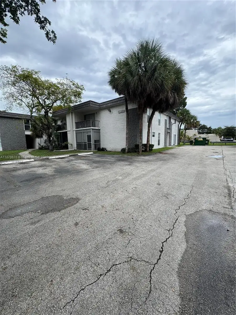 1 bedroom 1 bath Residential for sale at 10353 N Kendall Dr, Miami FL 33176