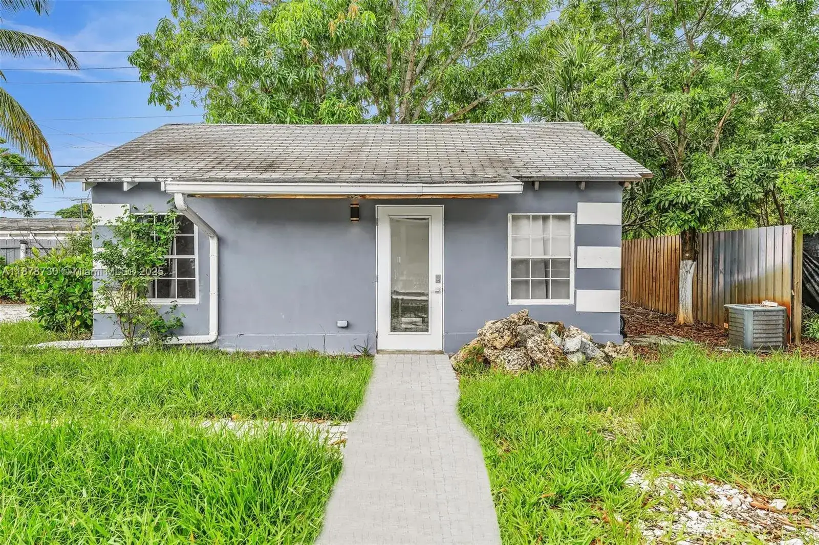 1 bedroom 1 bath Residential Lease for rent at 394 SE 5th Ave # b, Delray Beach FL 33483