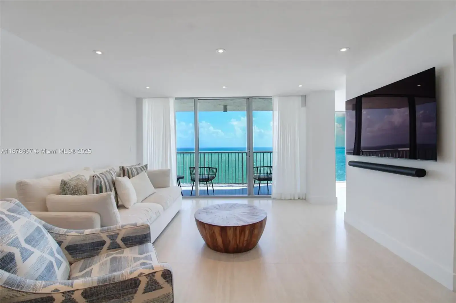 2 bedroom 2 bath Residential for sale at 2655 Collins Ave, Miami Beach FL 33140