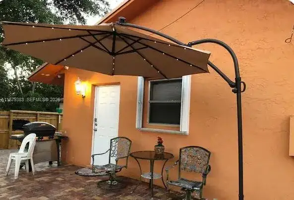 1 bedroom 1 bath Residential Lease for rent at 2306 Liberty St # C, Hollywood FL 33020