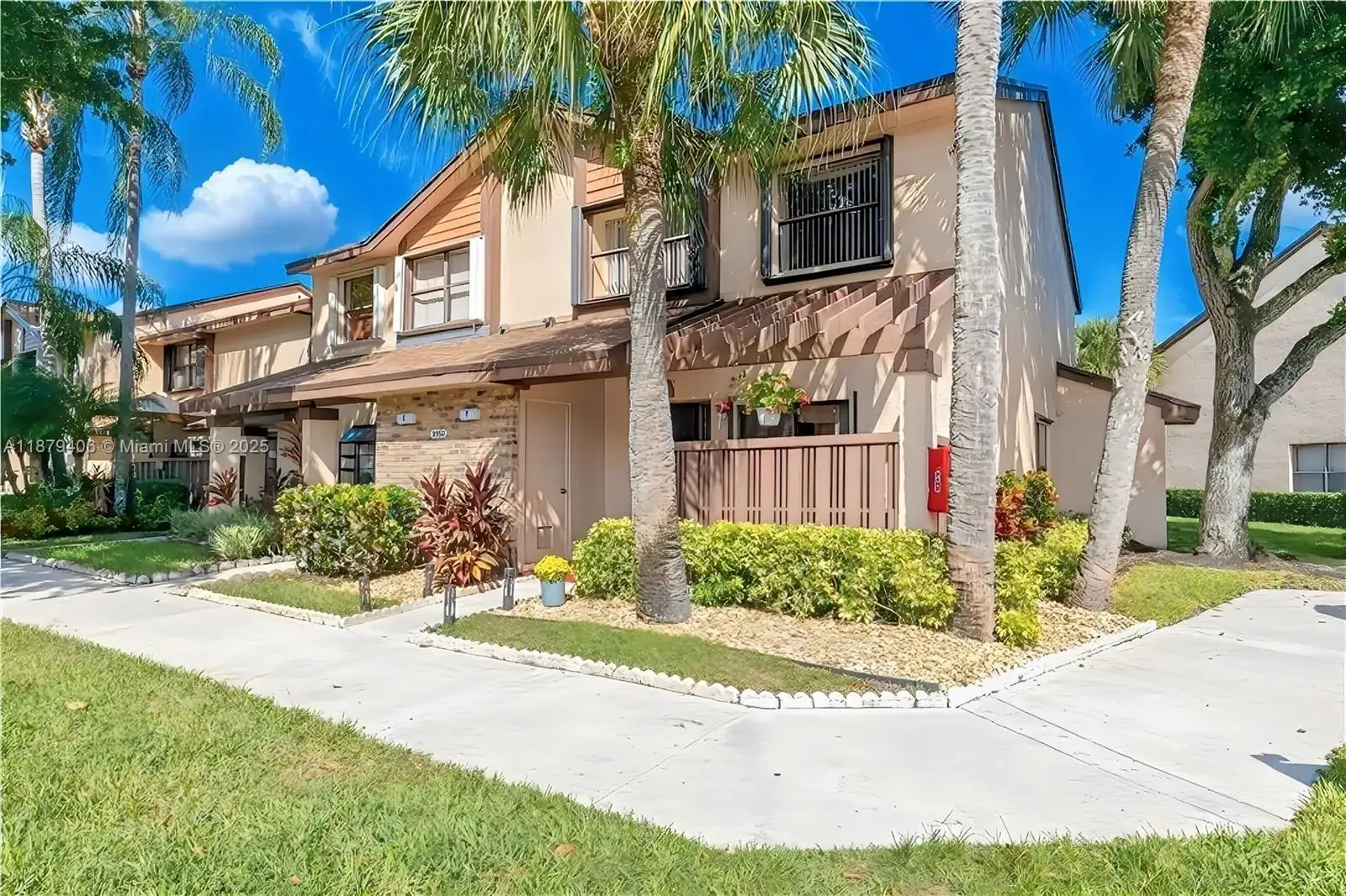3 bedroom 2 bath Residential for sale at 3950 Cocoplum Cir # F, Coconut Creek FL 33063