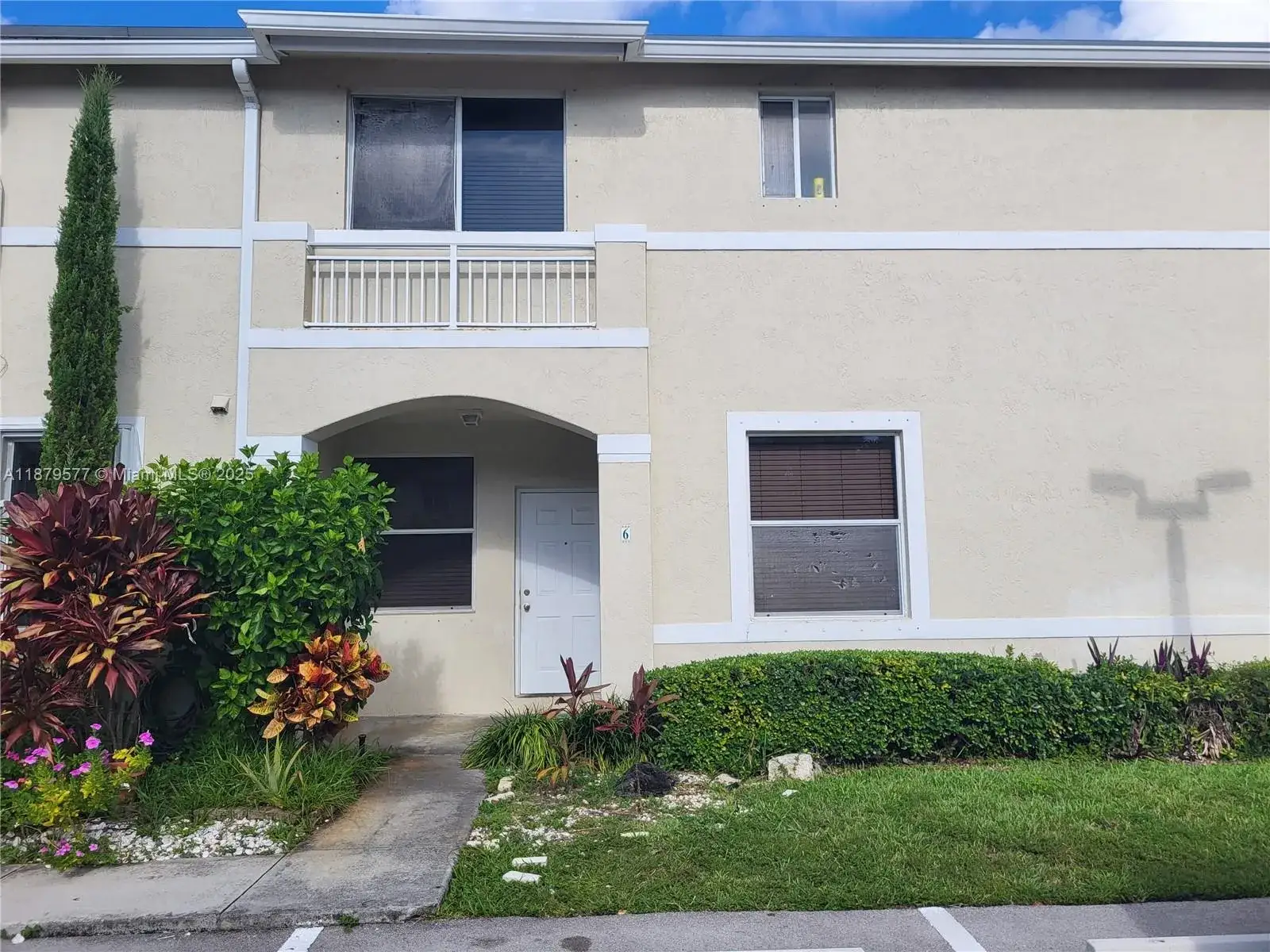 3 bedroom 2 bath Residential Lease for rent at 820 NE 212th Ter # 6, Miami FL 33179