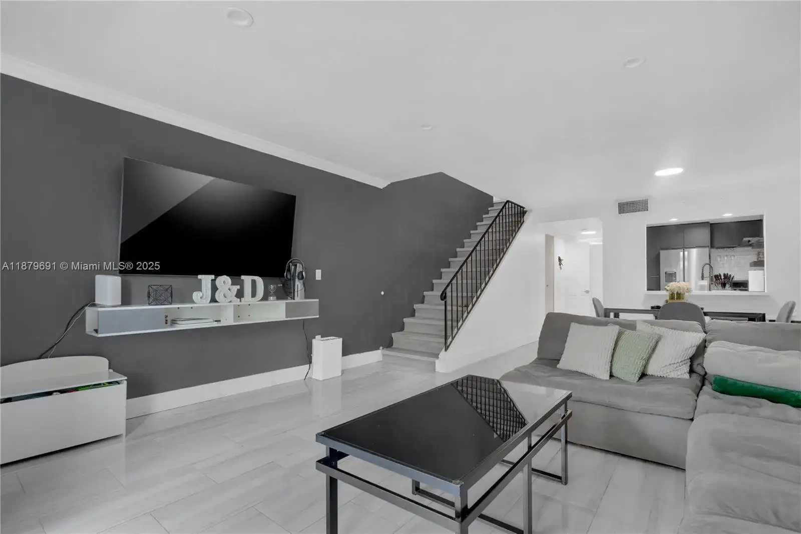 2 bedroom 1 bath Residential for sale at 9956 SW 88th St # 1, Miami FL 33176
