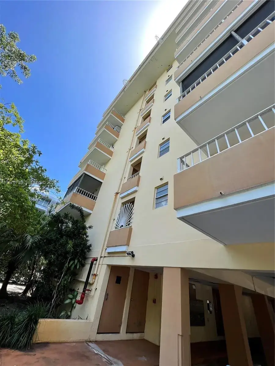 2 bedroom 2 bath Residential for sale at 3304 Virginia St # 6B, Miami FL 33133