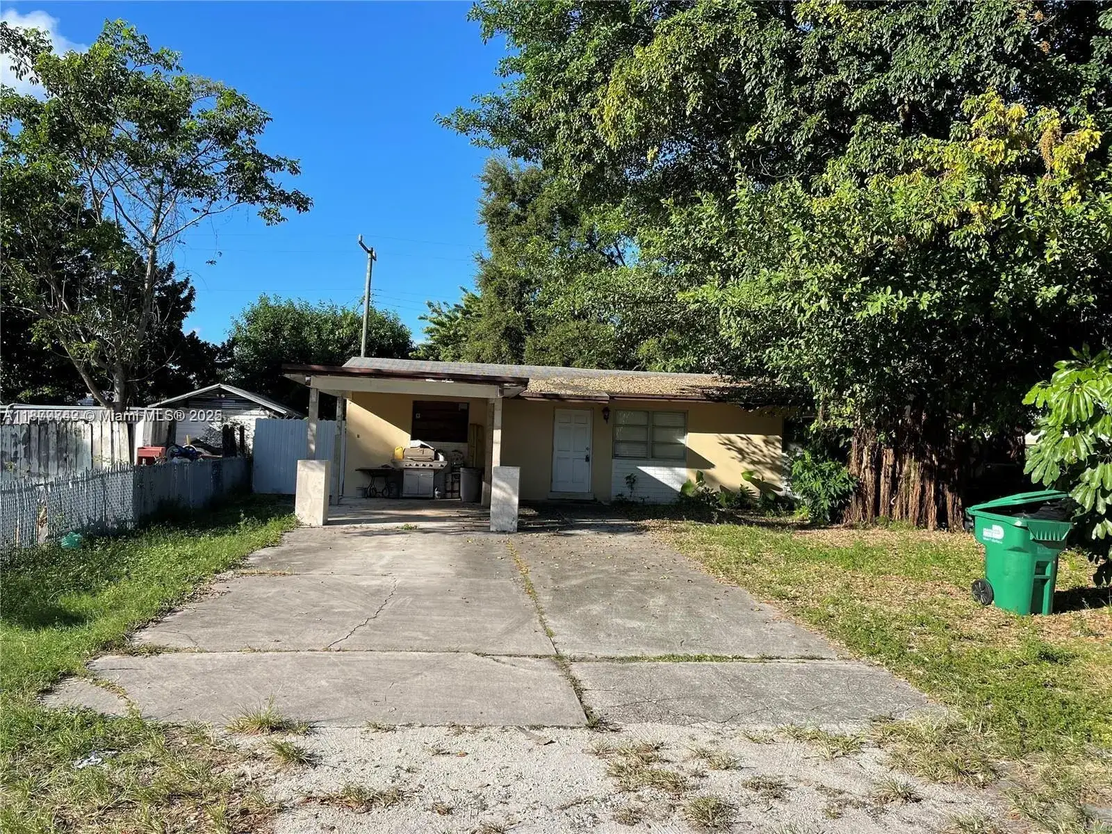 Commercial Sale for sale at 2755 NE 207th St, Aventura FL 33180