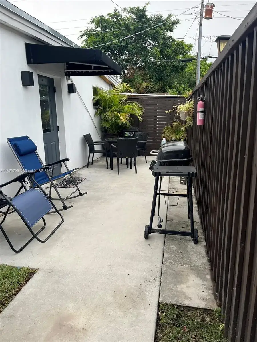 1 bedroom 1 bath Residential Lease for rent at 1949 NE 179th St # 0, North Miami Beach FL 33162