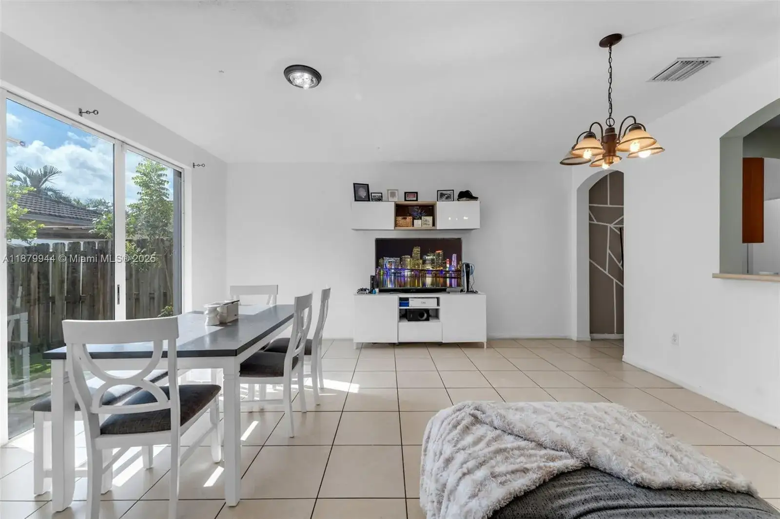 3 bedroom 3 bath Residential for sale at 1025 NE 42nd Ter, Homestead FL 33033