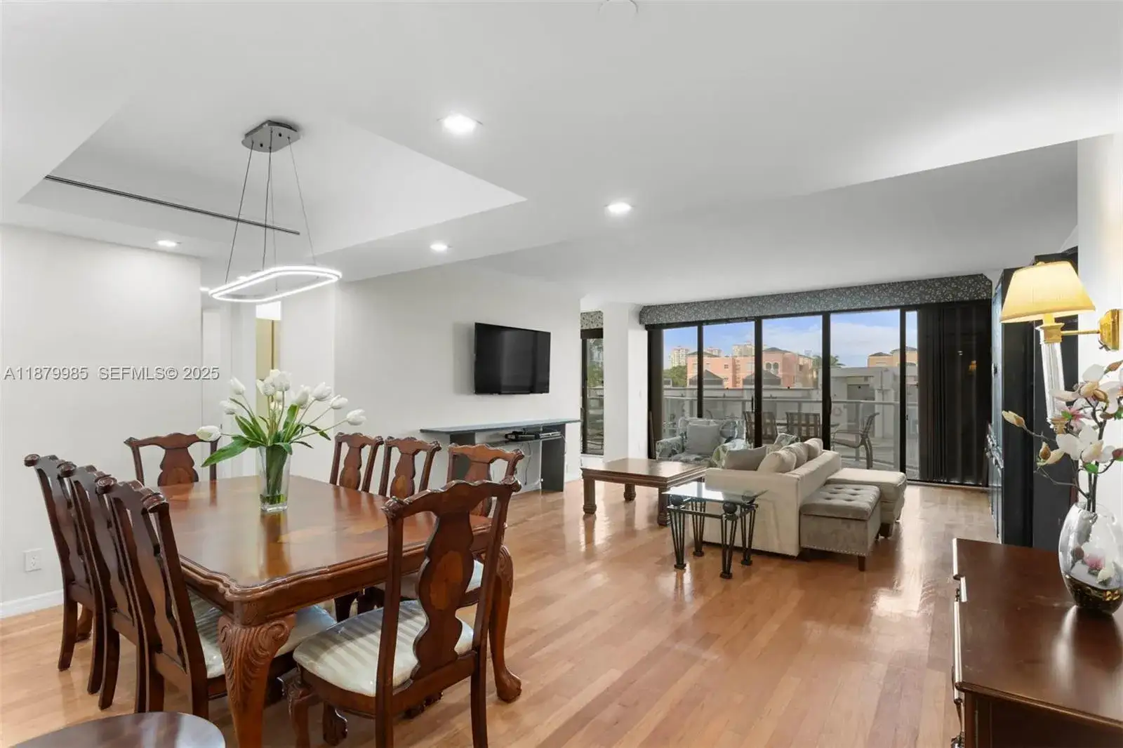 1 bedroom 2 bath Residential for sale at 19500 Turnberry Way # 3C, Aventura FL 33180