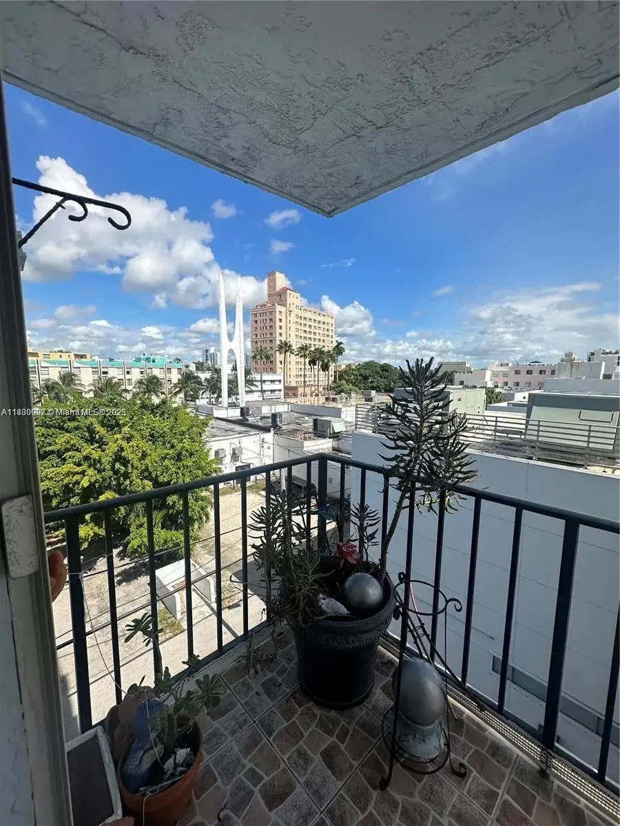 1 bedroom 1 bath Residential Lease for rent at 720 Collins Ave # 506, Miami Beach FL 33139