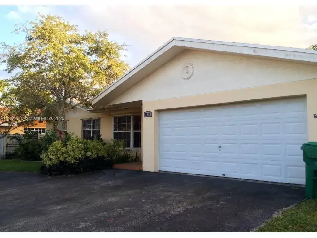 4 bedroom 3 bath Residential Lease for rent at 9034 SW 163rd Ter, Palmetto Bay FL 33157