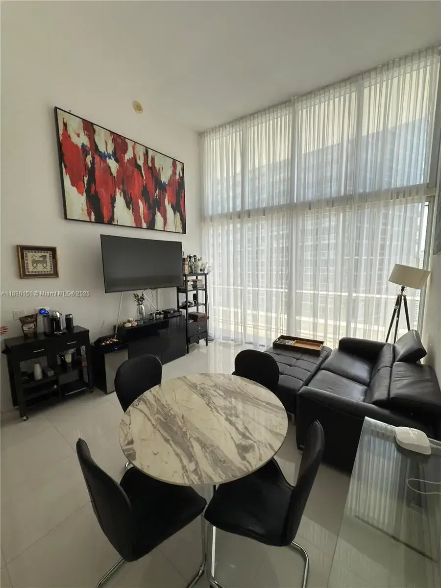 2 bedroom 2 bath Residential Lease for rent at 475 Brickell Ave # 2813, Miami FL 33131