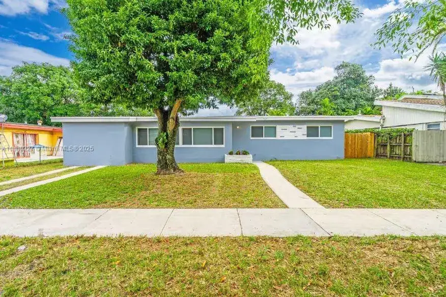 3 bedroom 2 bath Residential for sale at 17621 NE 7th Ave, Miami FL 33162