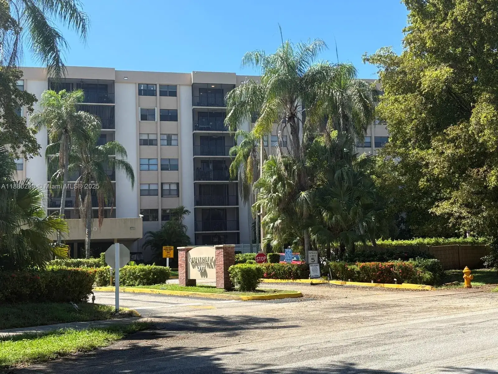 2 bedroom 2 bath Residential for sale at 900 NE 195th St # 702, Miami FL 33179