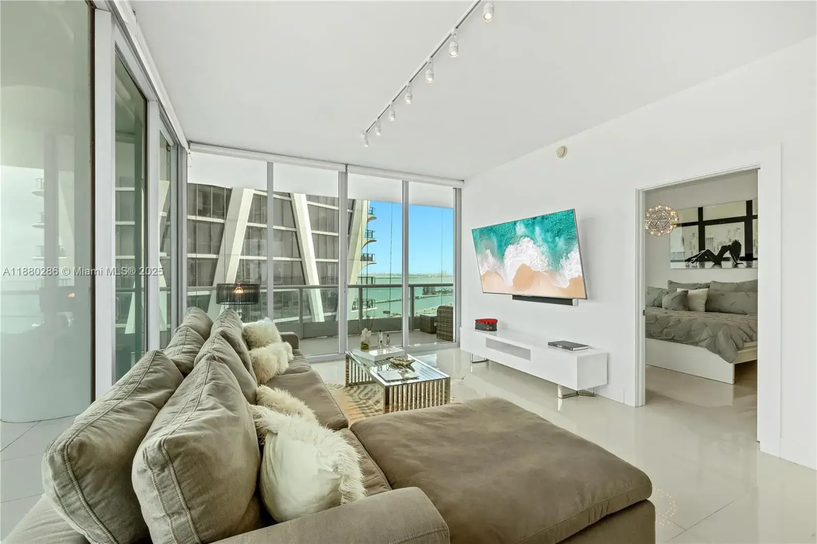 2 bedroom 2 bath Residential Lease for rent at 900 Biscayne Blvd # 3112, Miami FL 33132
